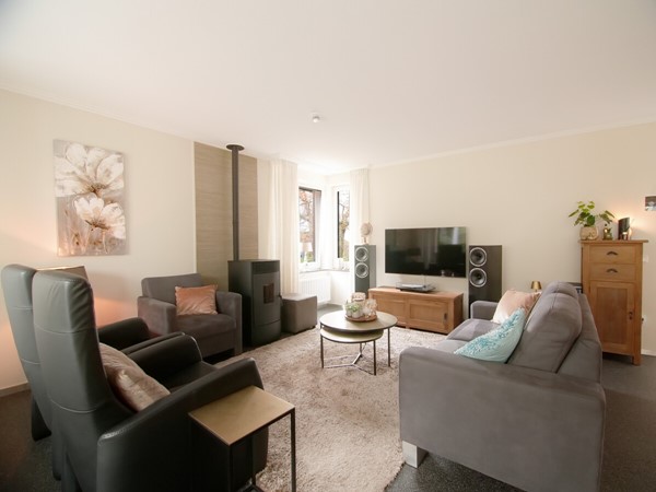 Foto - Te koop: Vrijstaande woning uit 1990 in Vaals met hoogwaardige afwerking, voldoende ruimten, garage en tuin op een ruim perceel